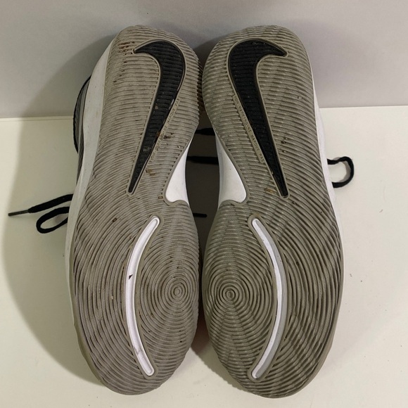 Nike Women's 6.5 Black Athletic Shoes - Picture 6 of 7